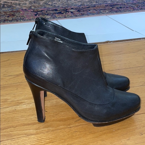 BCBG wedge leather booties. Made in Brazil - Picture 2 of 9